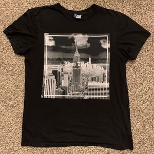 Black city skyline tee